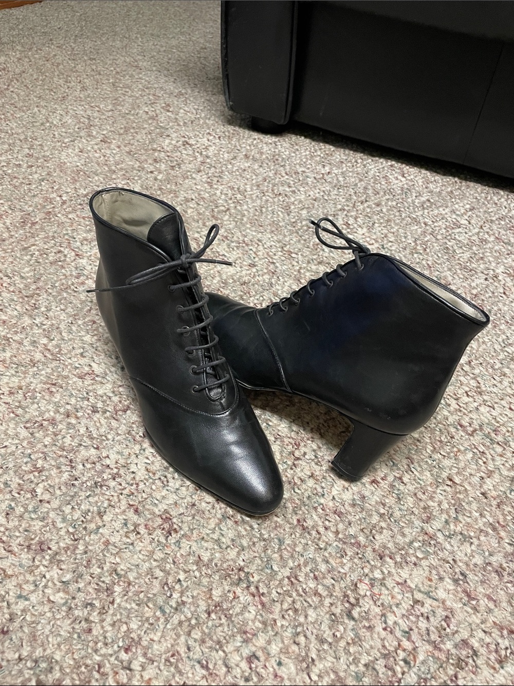 Vintage Victorian look leather short heeled booties  - amazing